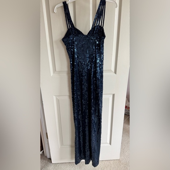Cache Midnight Blue Sequin Gown - Picture 5 of 7